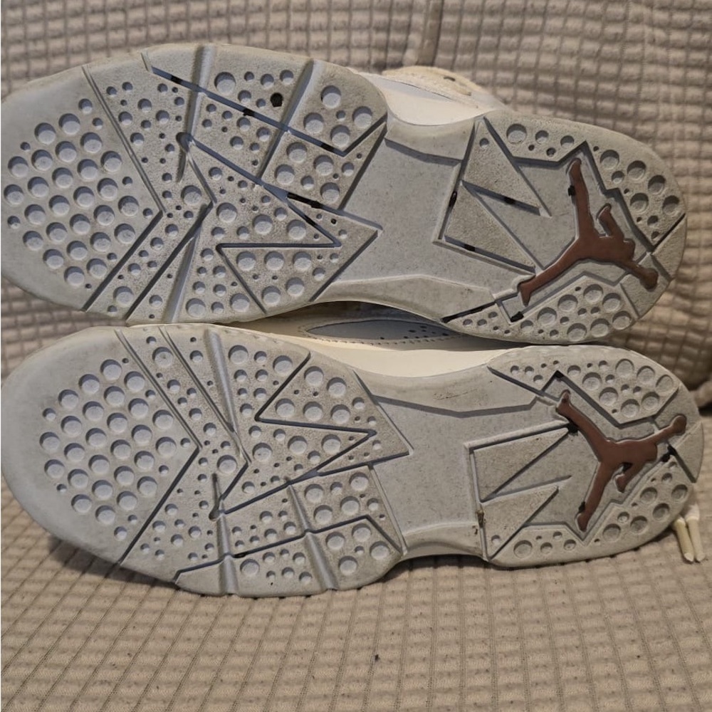 Jordan Kids White and Brown Sneakers - Picture 13 of 15